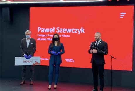 Na scenie organizatorzy konkursu i wiceprezydent Paweł Szewczyk