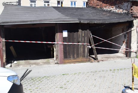 Stare garaże do rozbiórki