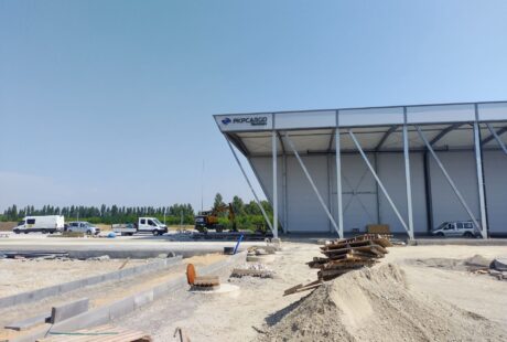 Teren budowy terminala w Karsznicach budynek w budowie
