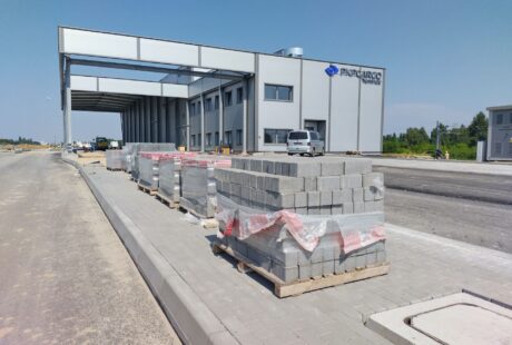 Teren budowy terminala w Karsznicach kostka brukowa